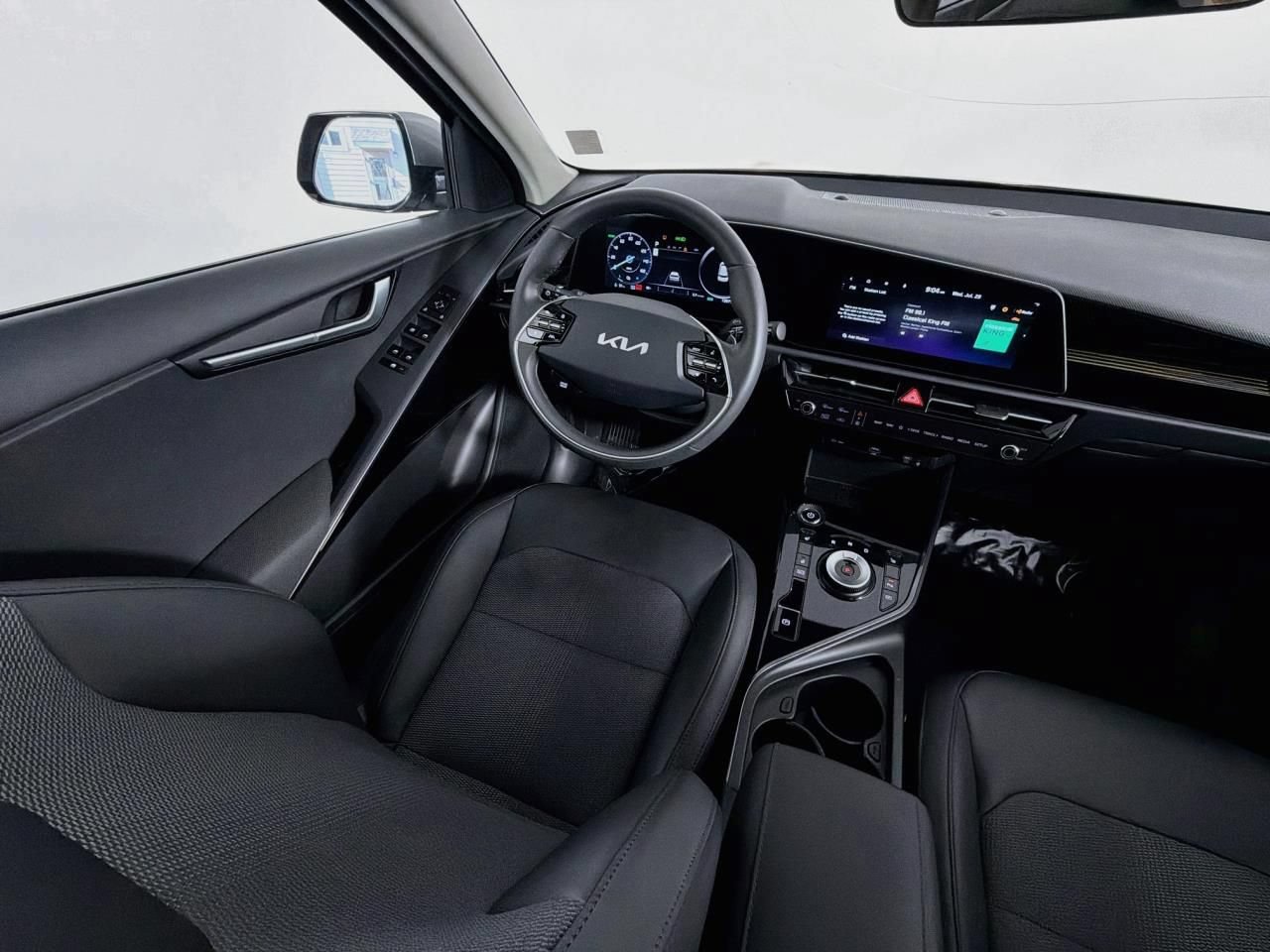 Used 2025 Kia Niro Wind w/ Wind Preserve Package FWD image 11