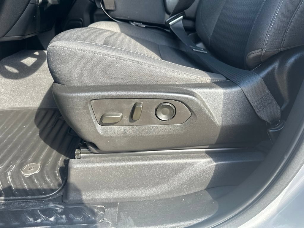 Certified 2022 Chevrolet Silverado 1500 Custom w/ LPO, Dark Essentials Package AWD/4WD image 13