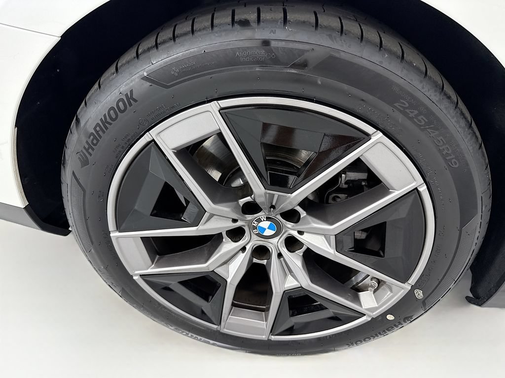 Used 2026 BMW i5 eDrive40 RWD image 32