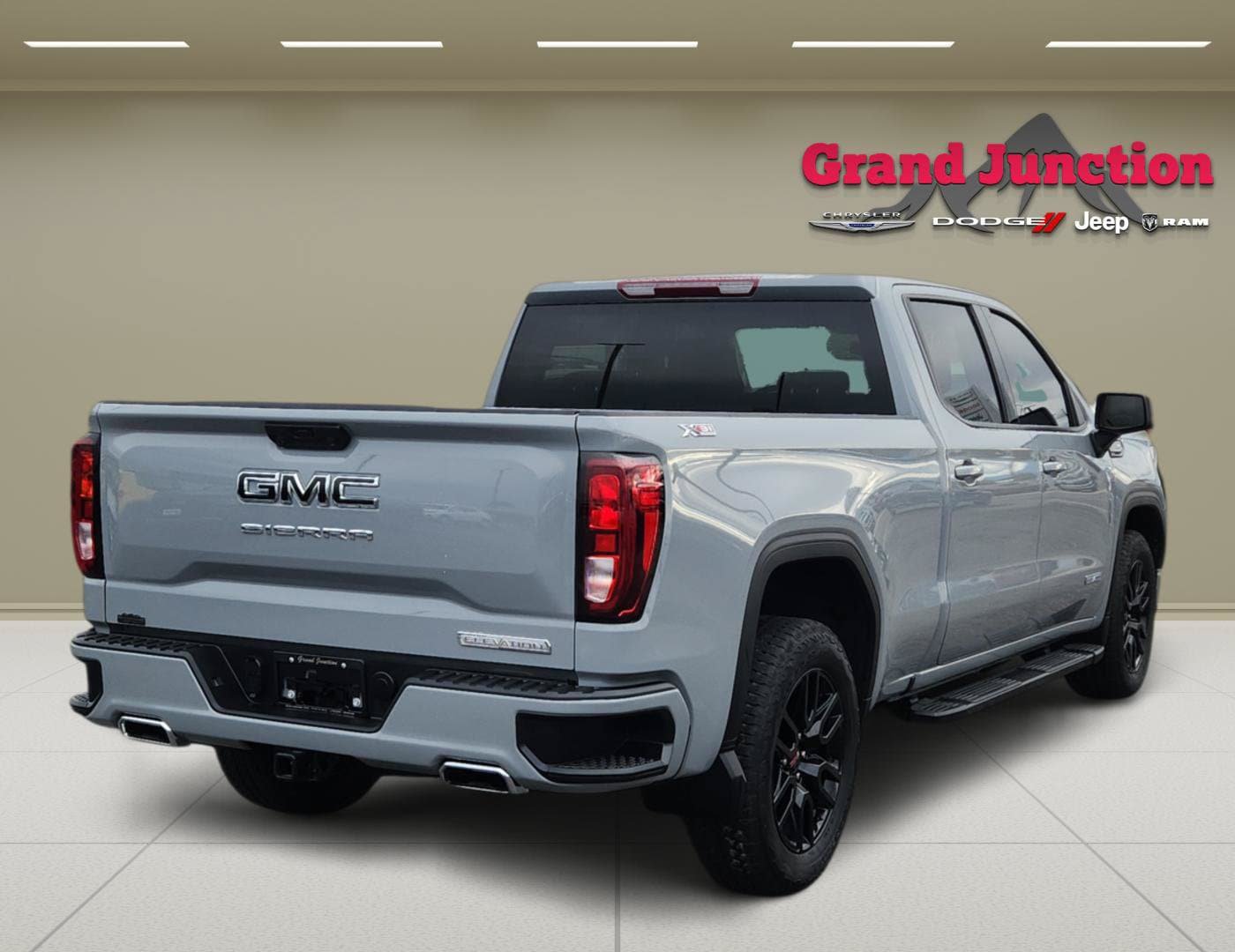 Used 2024 GMC Sierra 1500 Elevation w/ LPO, Elevation Black Package AWD/4WD image 4