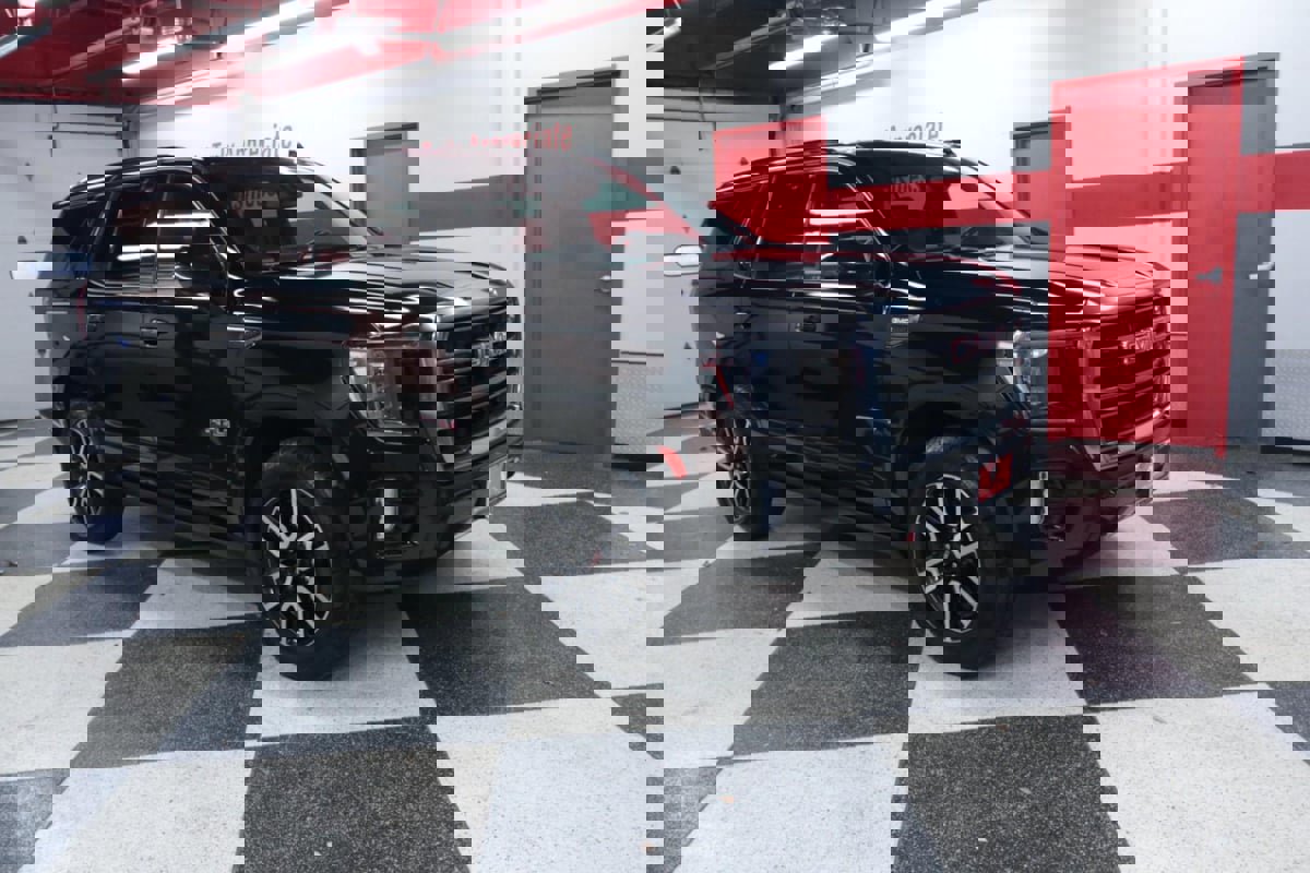 Used 2022 GMC Yukon AT4 image 3