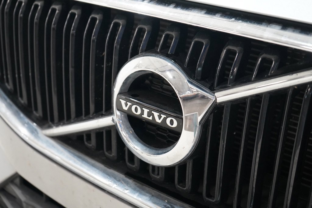 Used 2018 Volvo XC60 T5 Momentum w/ Convenience Package AWD/4WD image 11