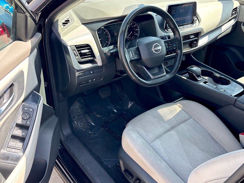 Used 2025 Nissan Rogue SV FWD image 8