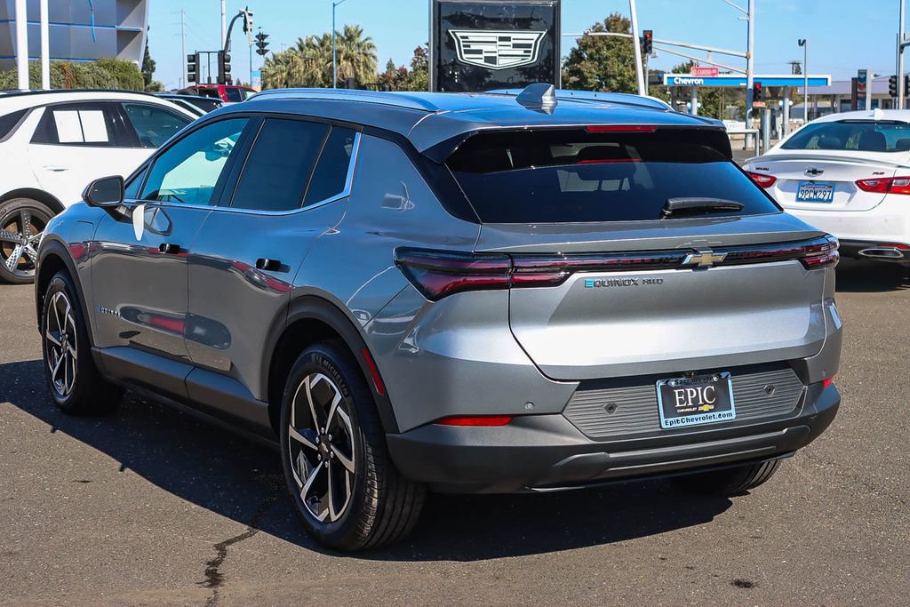 New 2026 Chevrolet Equinox EV LT image 2