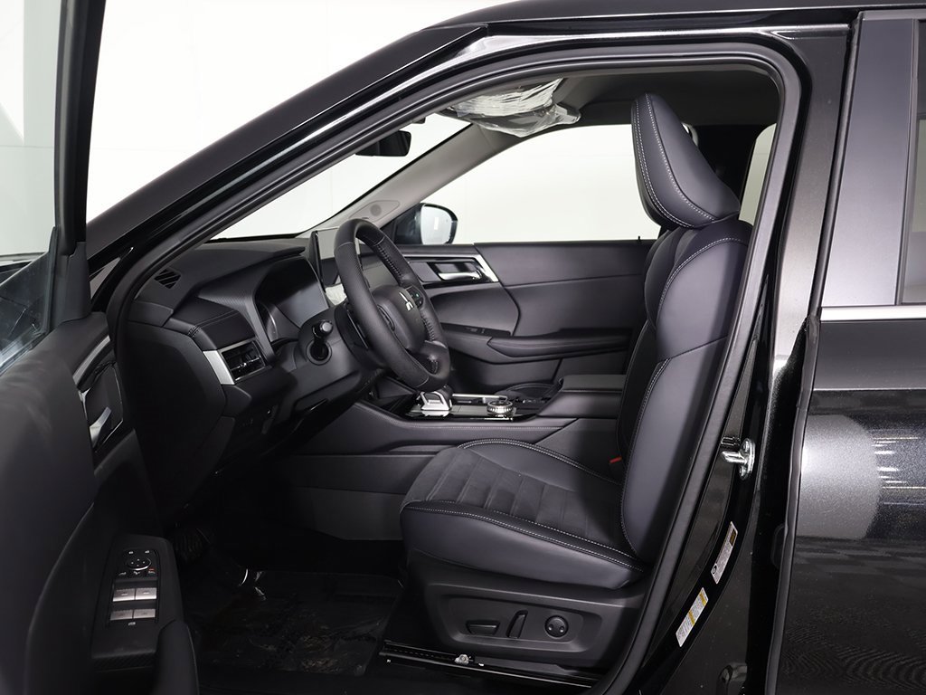 New 2026 Mitsubishi Outlander SE image 28