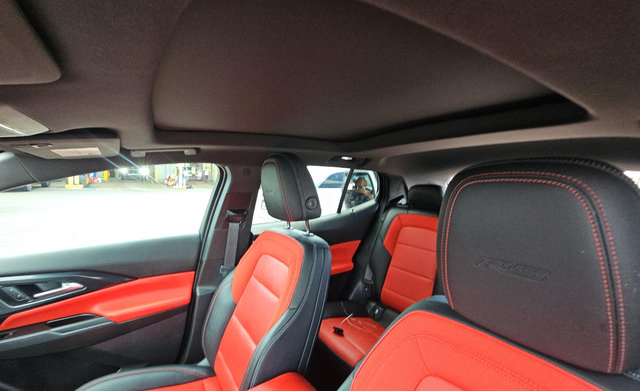 Used 2025 Chevrolet Equinox EV RS FWD image 9