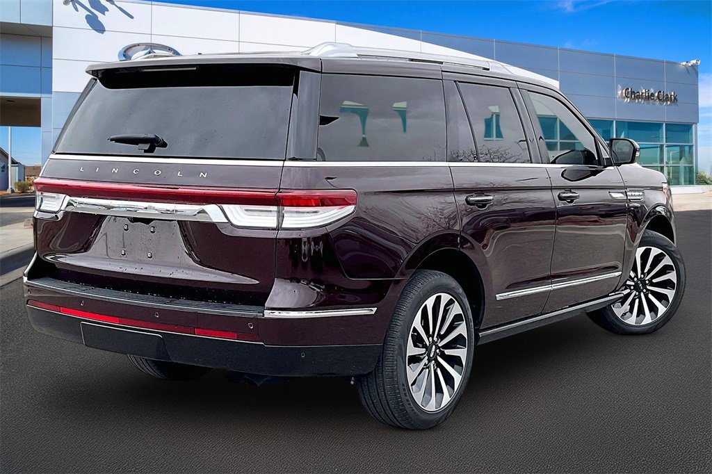 Used 2023 Lincoln Navigator Reserve image 2