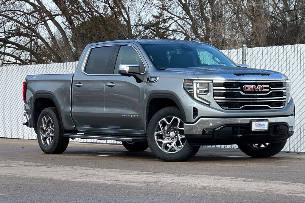 New 2026 GMC Sierra 1500 SLT image 2