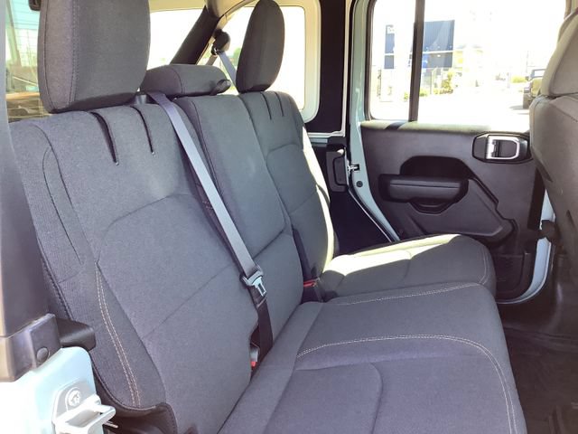 Used 2024 Jeep Wrangler Unlimited AWD/4WD image 34