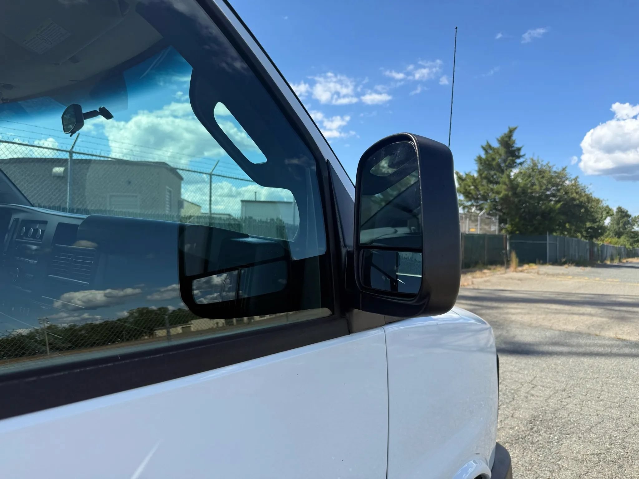 Used 2016 Chevrolet Express 2500 RWD image 9