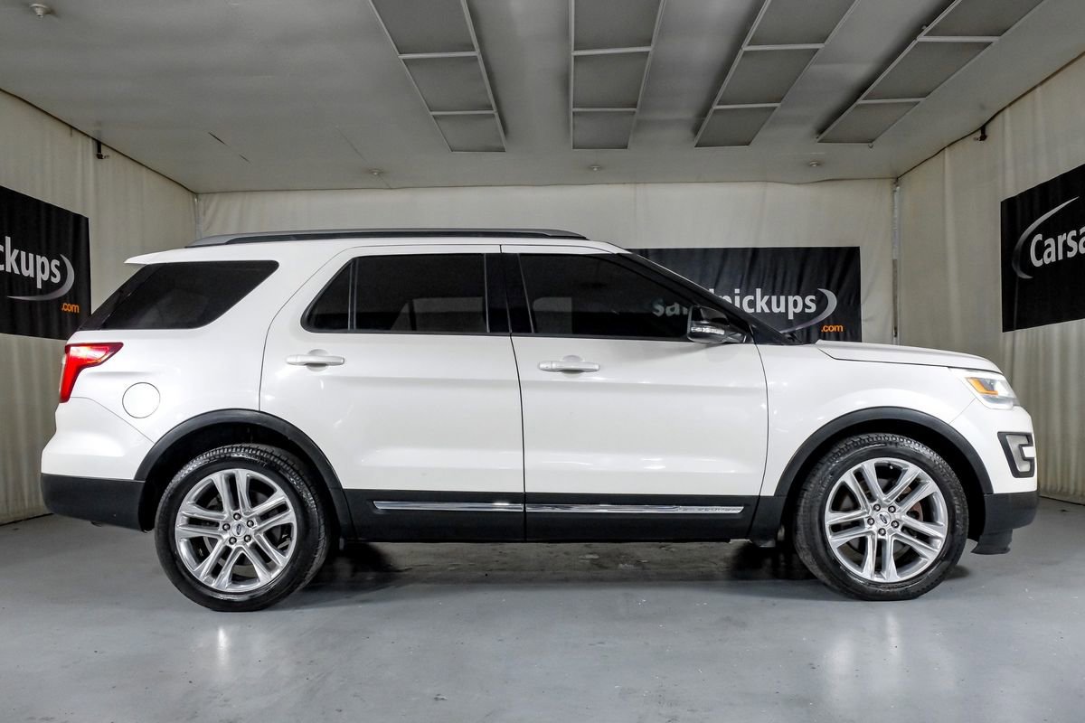 Used 2017 Ford Explorer XLT w/ Equipment Group 202A FWD image 5