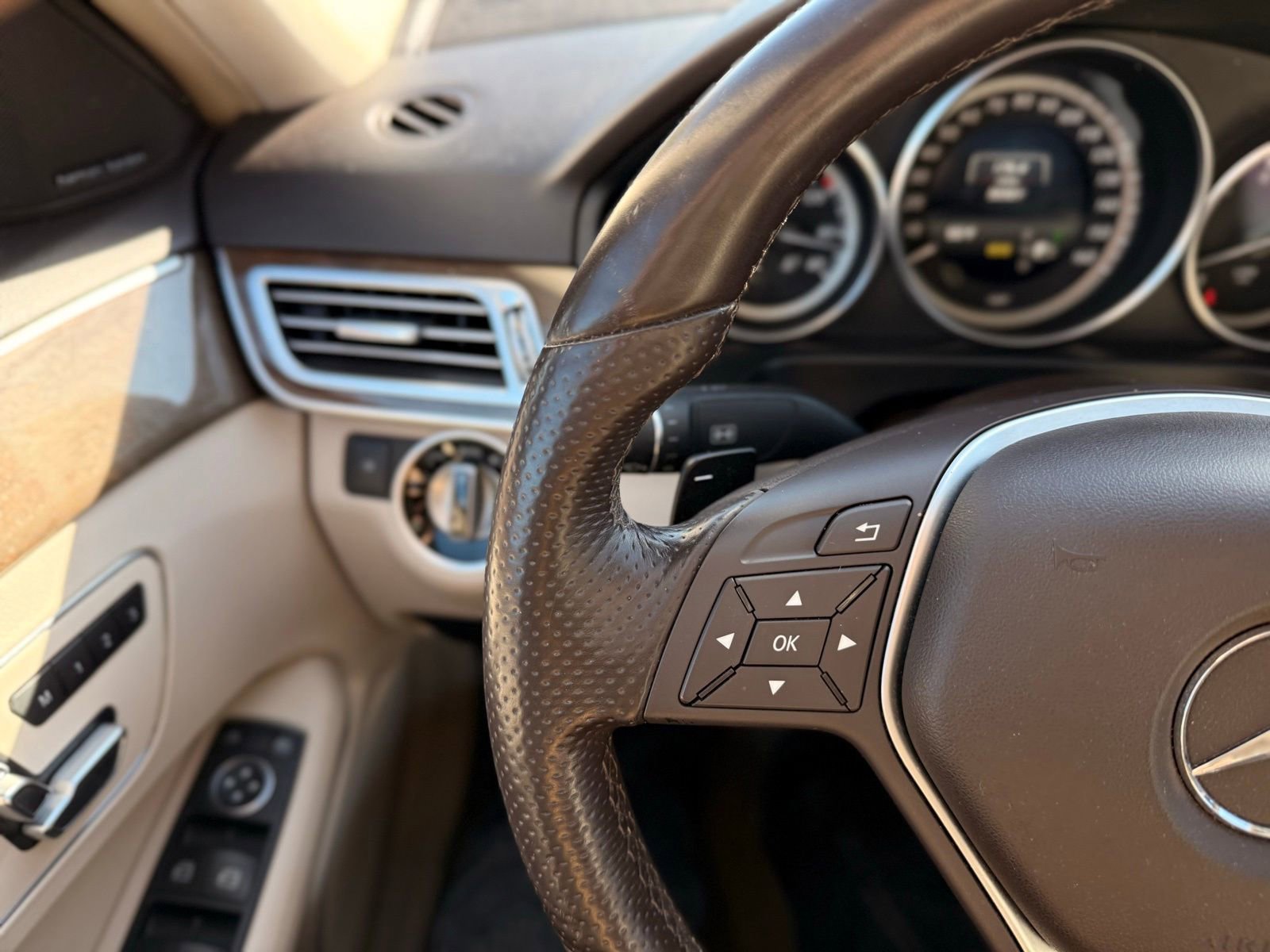 Used 2014 Mercedes-Benz E 350 4MATIC Sedan image 32