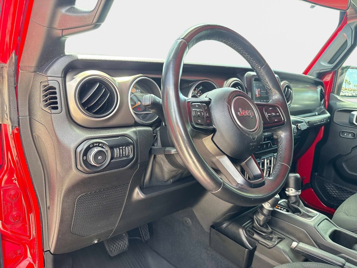 Used 2018 Jeep Wrangler Unlimited Sport S AWD/4WD image 16