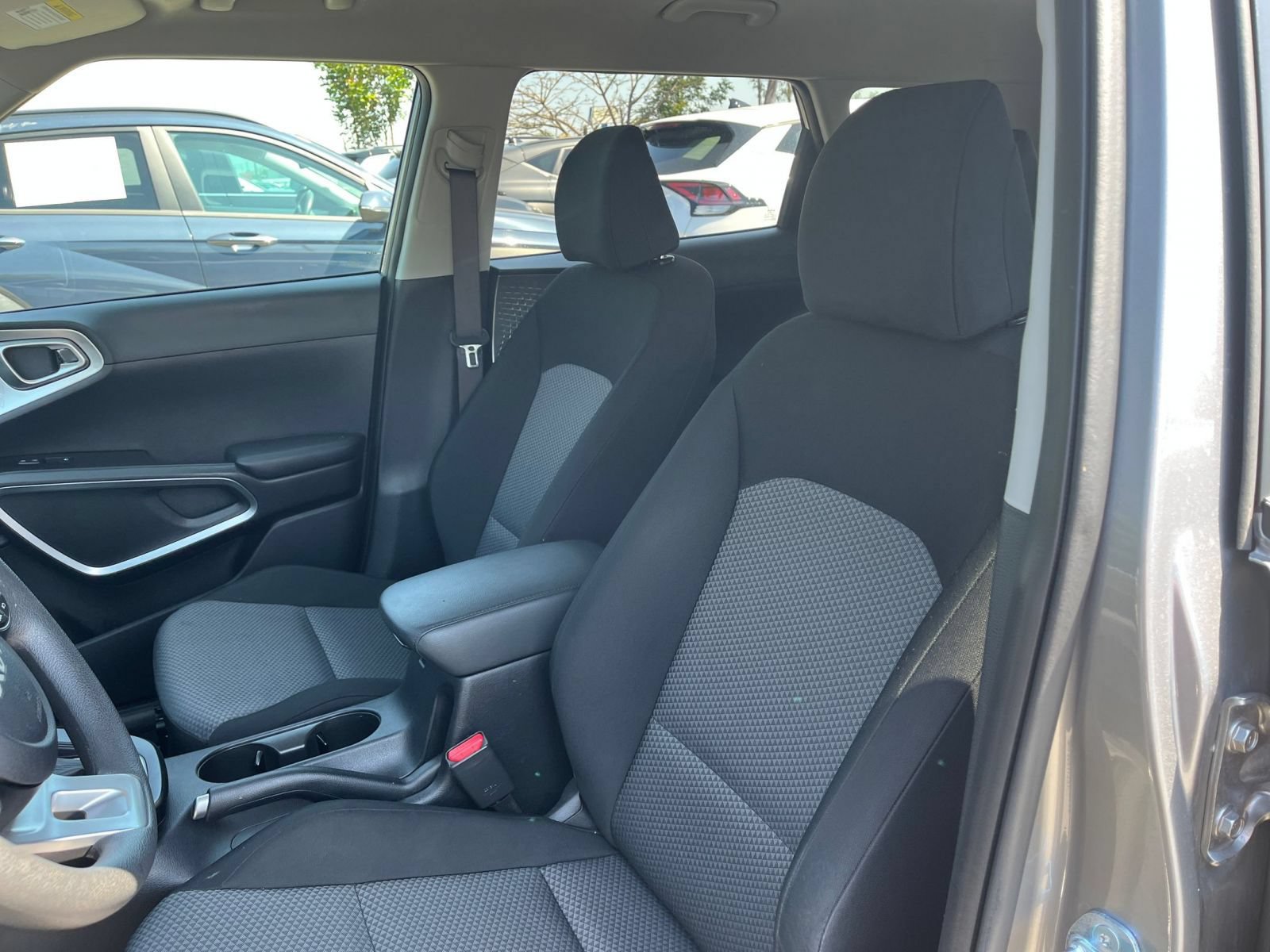 Used 2025 Kia Soul LX w/ LX Technology Package FWD image 27