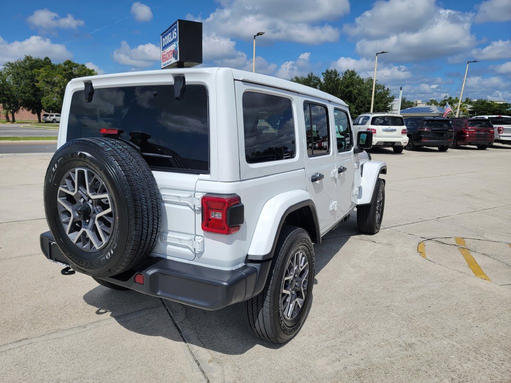 Used 2026 Jeep Wrangler Unlimited Sahara AWD/4WD image 5