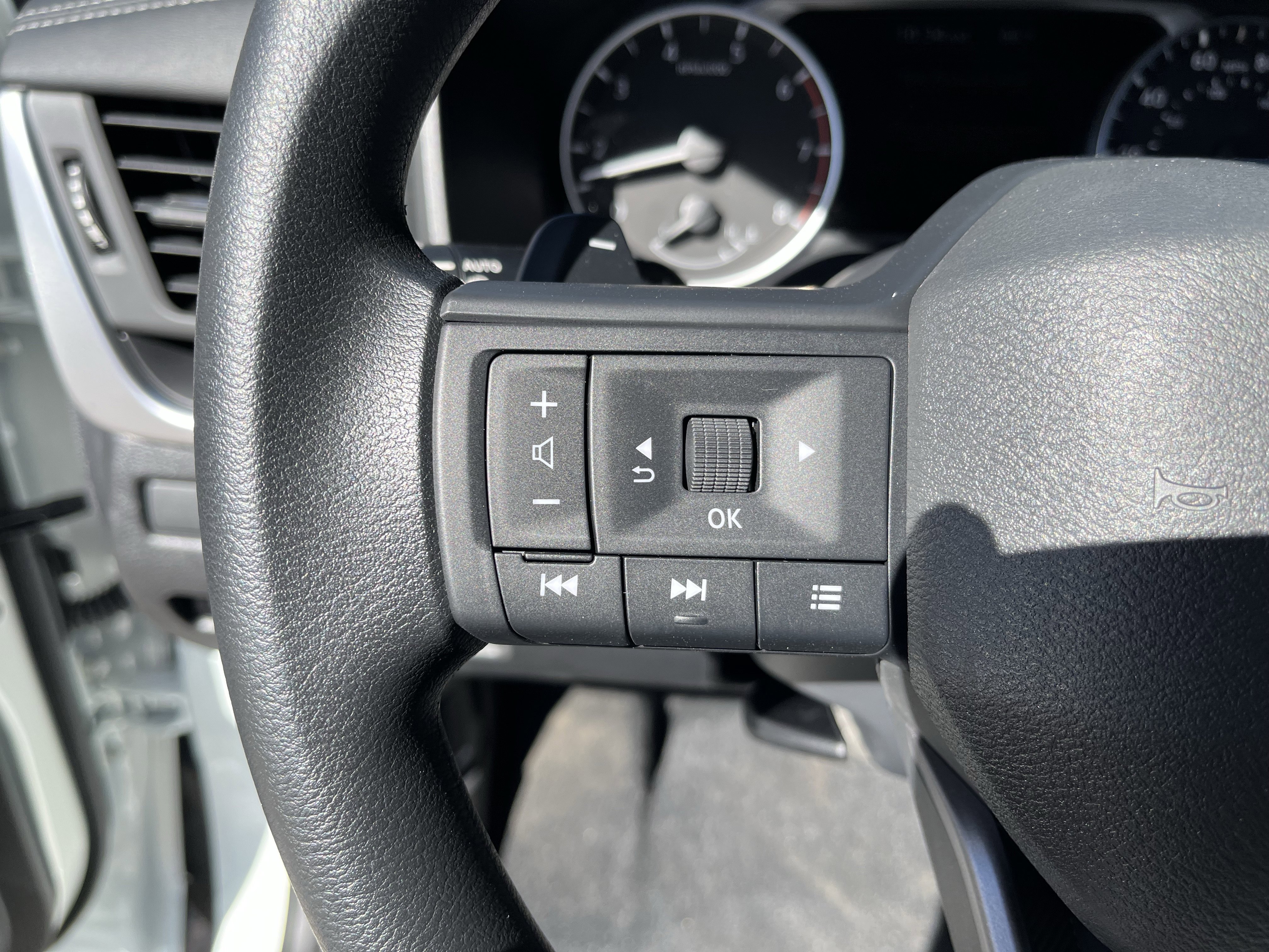 New 2026 Nissan Rogue S image 13