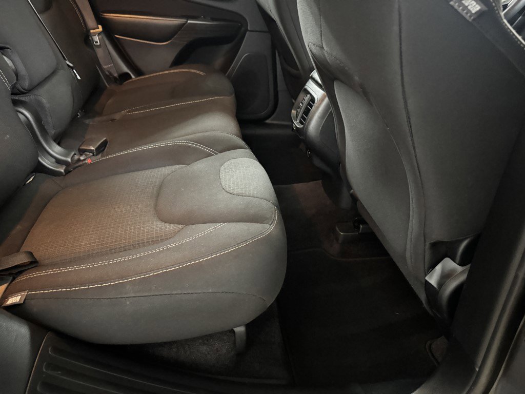 Used 2016 Jeep Cherokee Latitude w/ Comfort/Convenience Group image 73