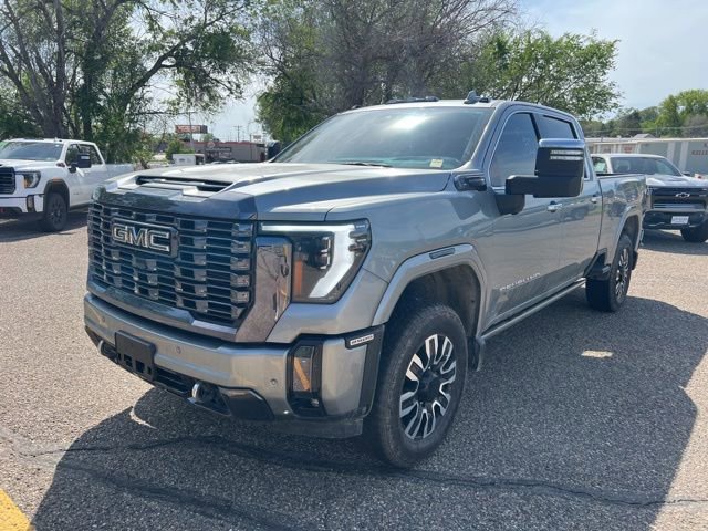 Used 2024 GMC Sierra 2500 Denali Ultimate AWD/4WD image 4