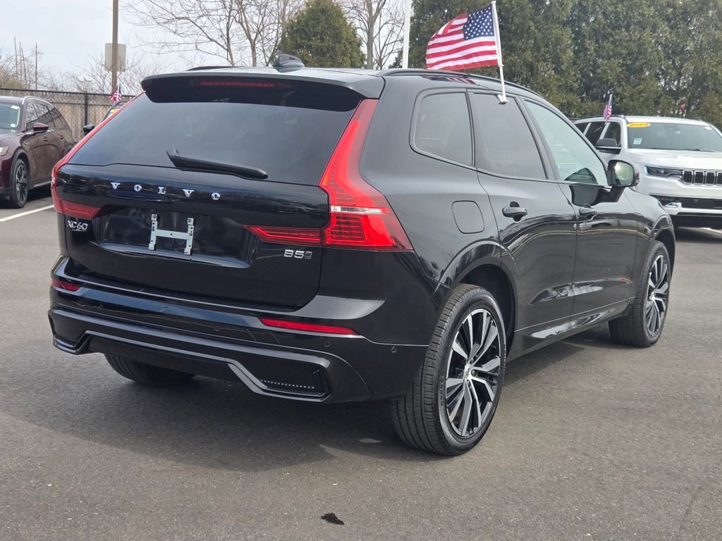 Used 2025 Volvo XC60 B5 Plus image 4