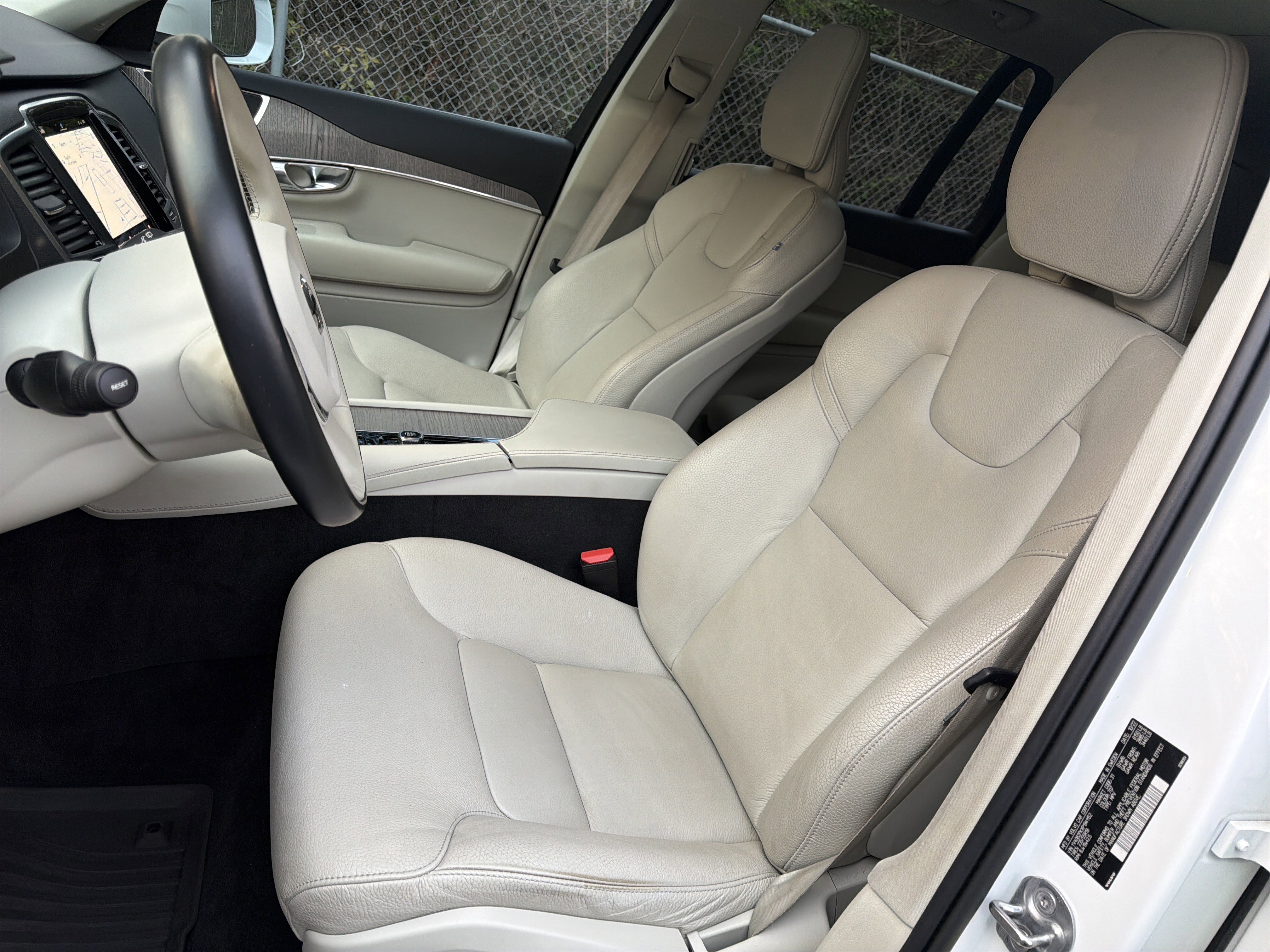 Certified 2023 Volvo XC90 B6 Core w/ Protection Package Premier image 16