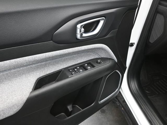 Used 2025 Jeep Compass Sport w/ Mopar Graphics Package image 22