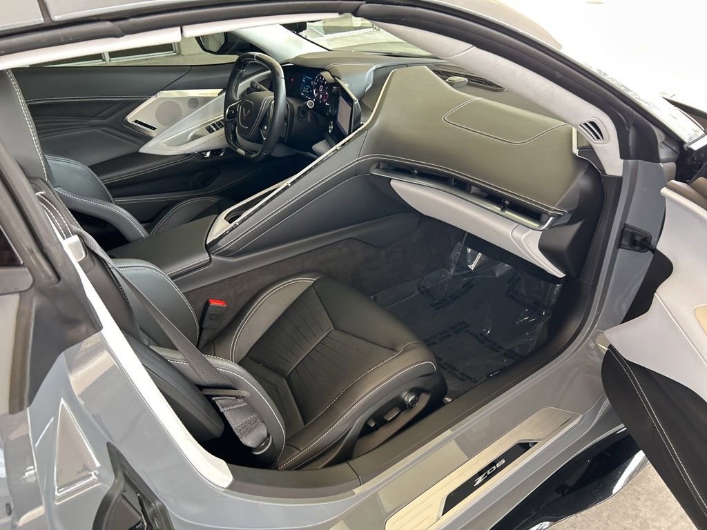Used 2025 Chevrolet Corvette Z06 RWD image 32