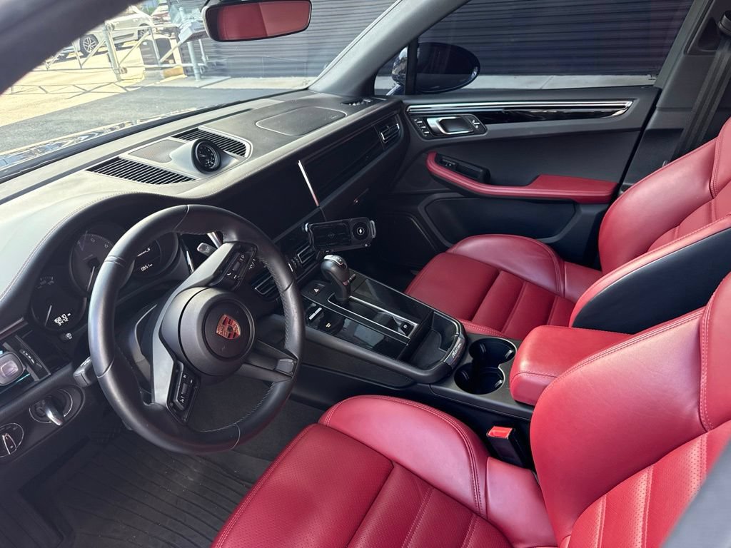 Certified 2025 Porsche Macan S AWD/4WD image 4