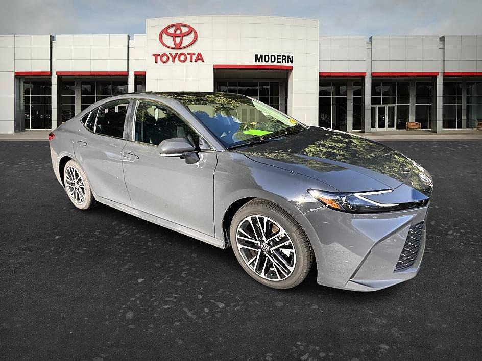 Used 2025 Toyota Camry XLE FWD image 4