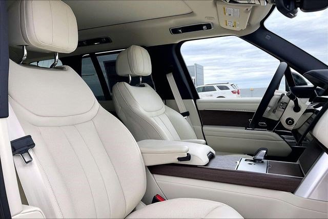 New 2026 Land Rover Range Rover SE image 12