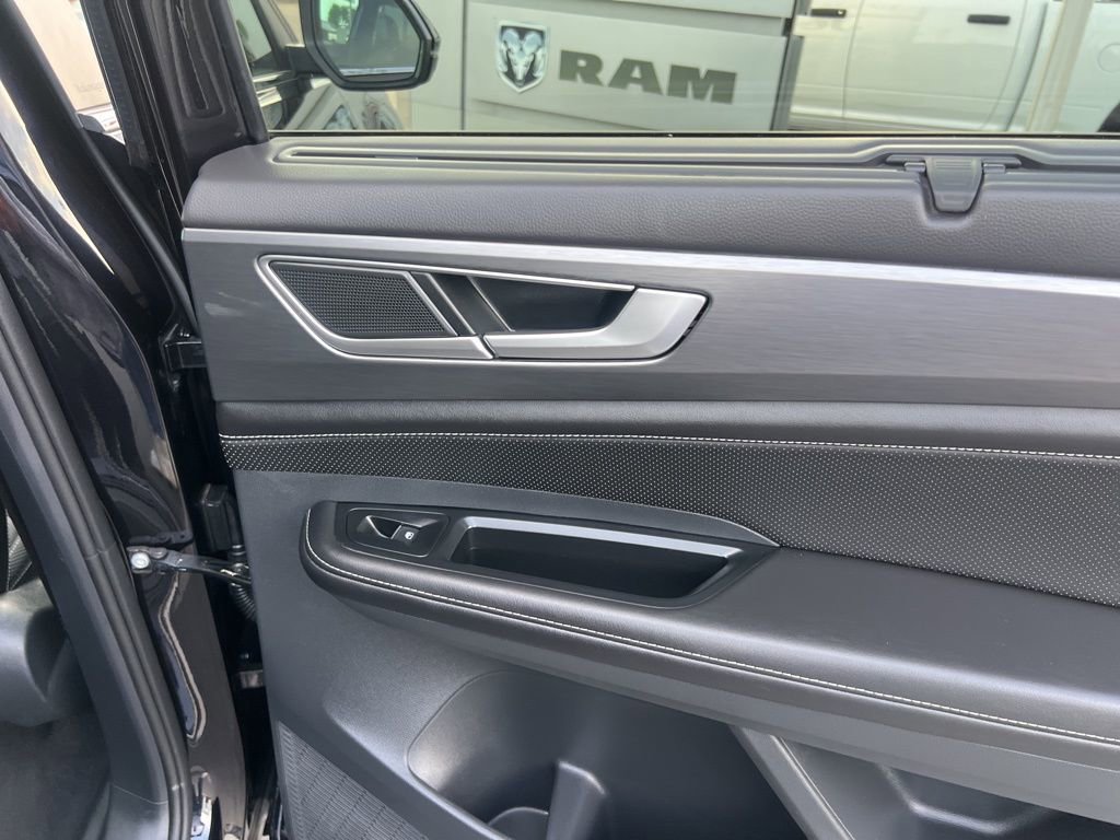 Used 2025 Volkswagen Atlas Cross Sport SE image 44