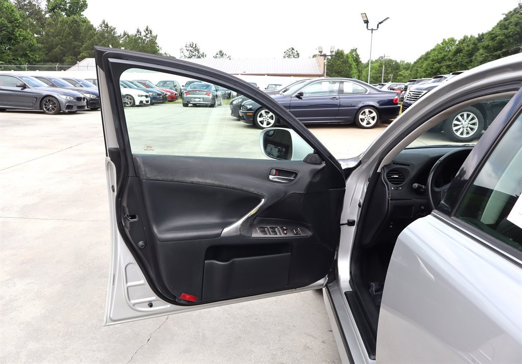 Used 2006 Lexus IS 250 w/ Preferred Accessory Pkg RWD image 27