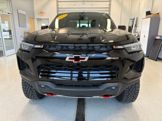 Used 2025 Chevrolet Colorado ZR2 AWD/4WD image 5