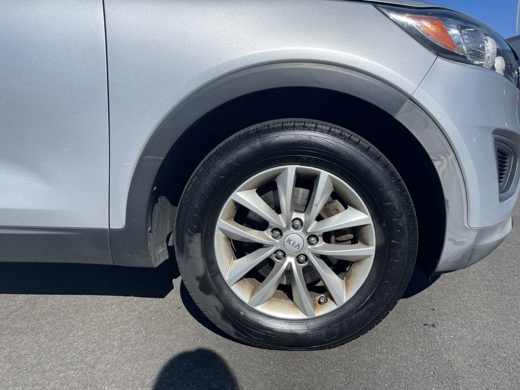 Used 2017 Kia Sorento FWD image 7
