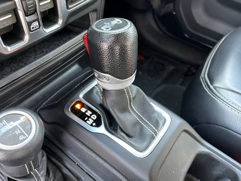 Used 2018 Jeep Wrangler Unlimited Sahara w/ Uconnect 4C Nav & Sound Group AWD/4WD image 24