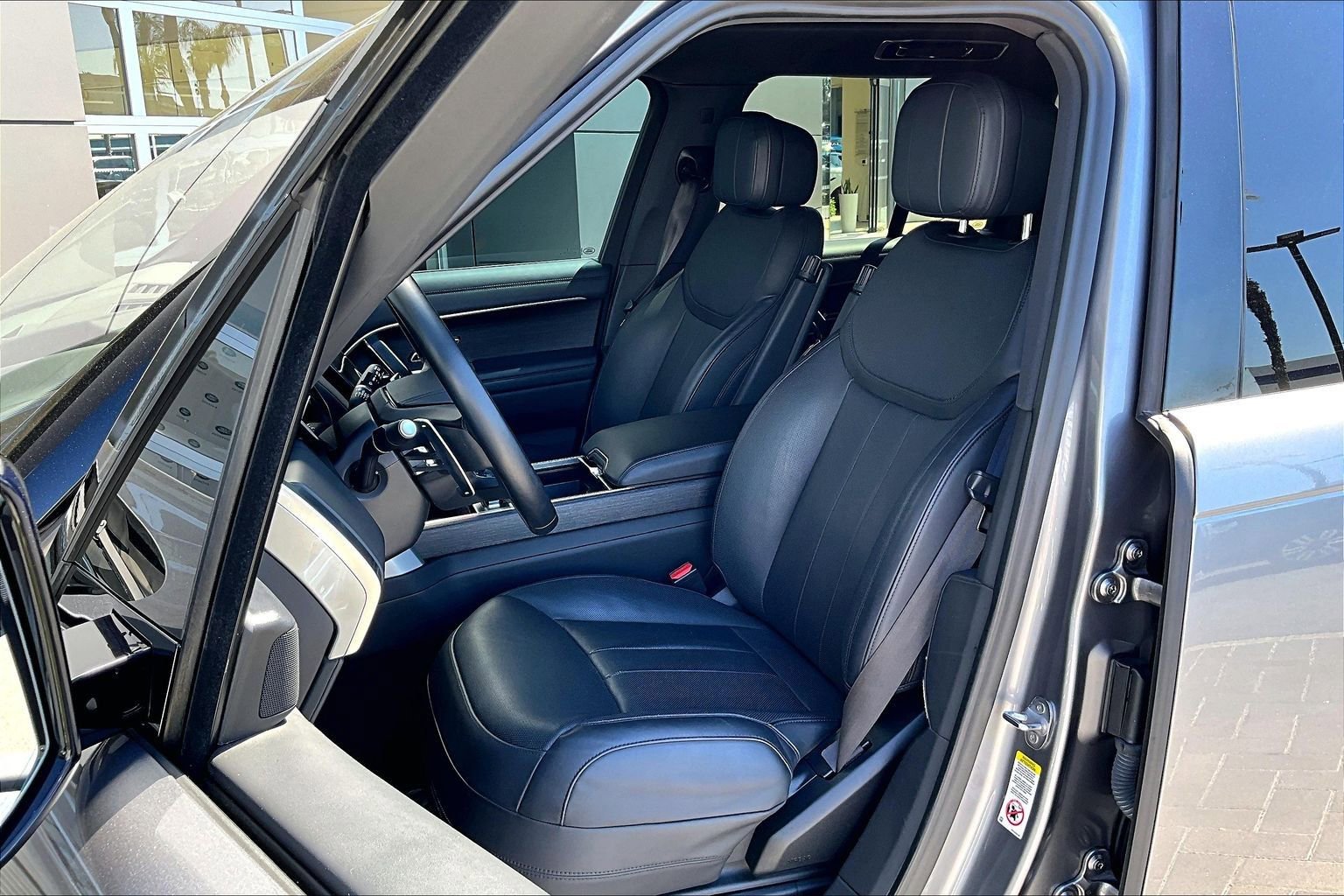 Certified 2023 Land Rover Range Rover SE AWD/4WD image 25