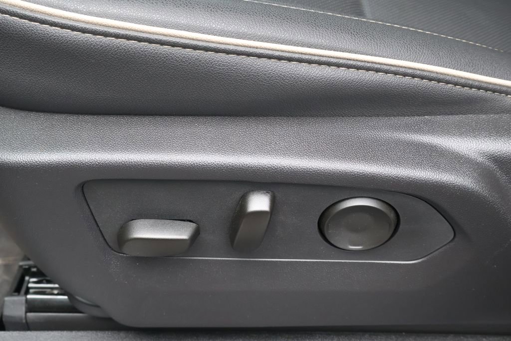 Used 2025 Chevrolet Suburban Premier AWD/4WD image 14