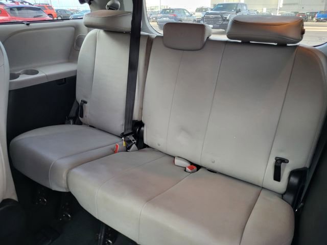 Used 2017 Toyota Sienna Limited Premium image 24