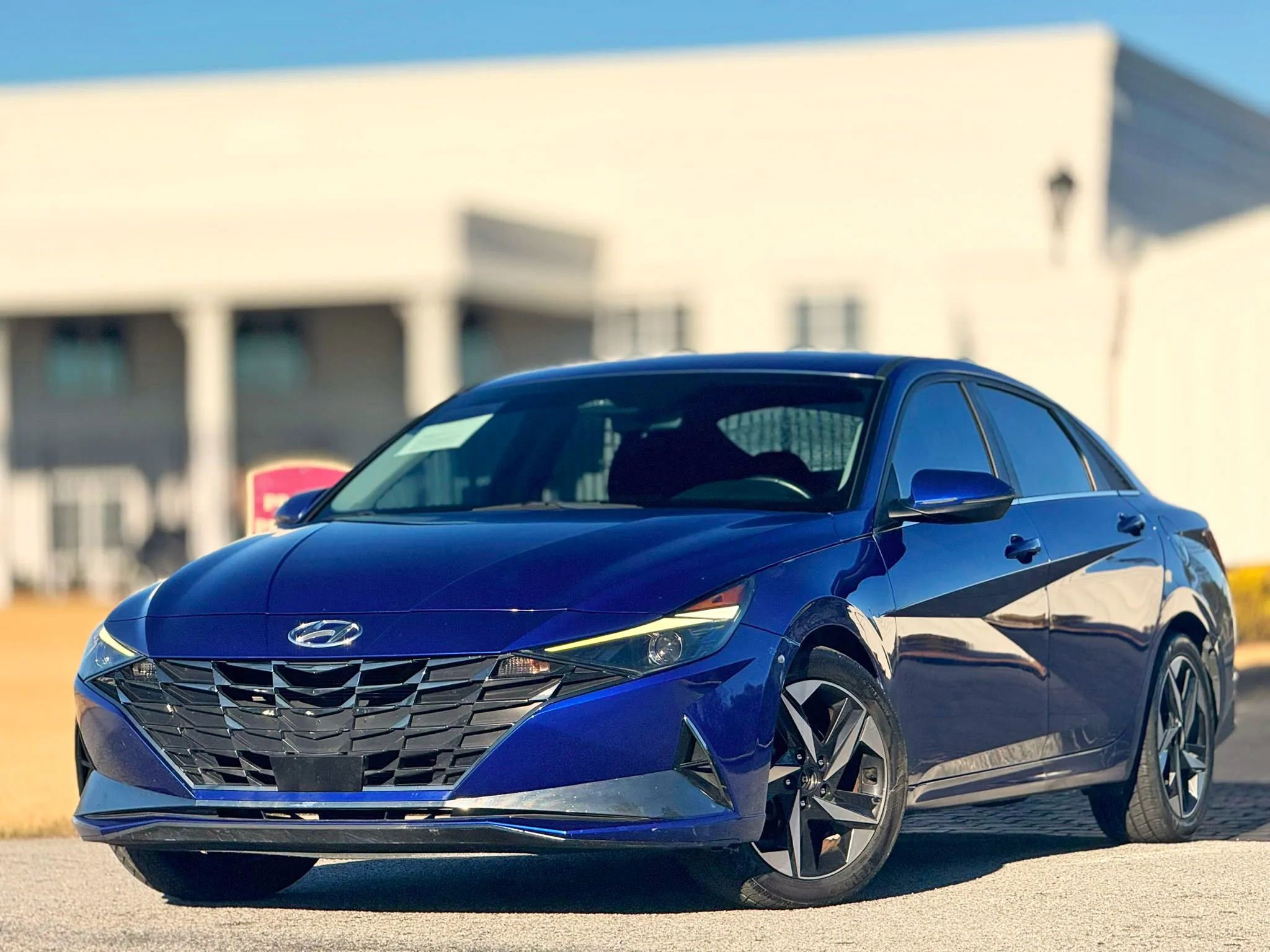 Used 2021 Hyundai Elantra SEL w/ Convenience + Premium Package image 2