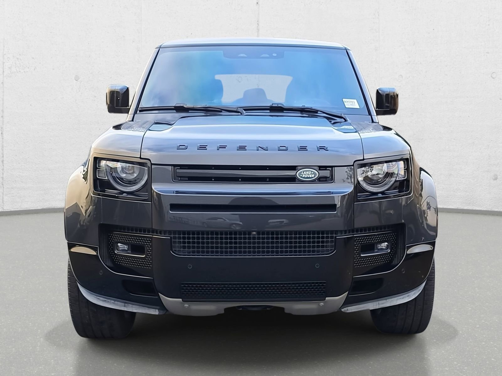 Used 2025 Land Rover Defender 110 V8 image 2