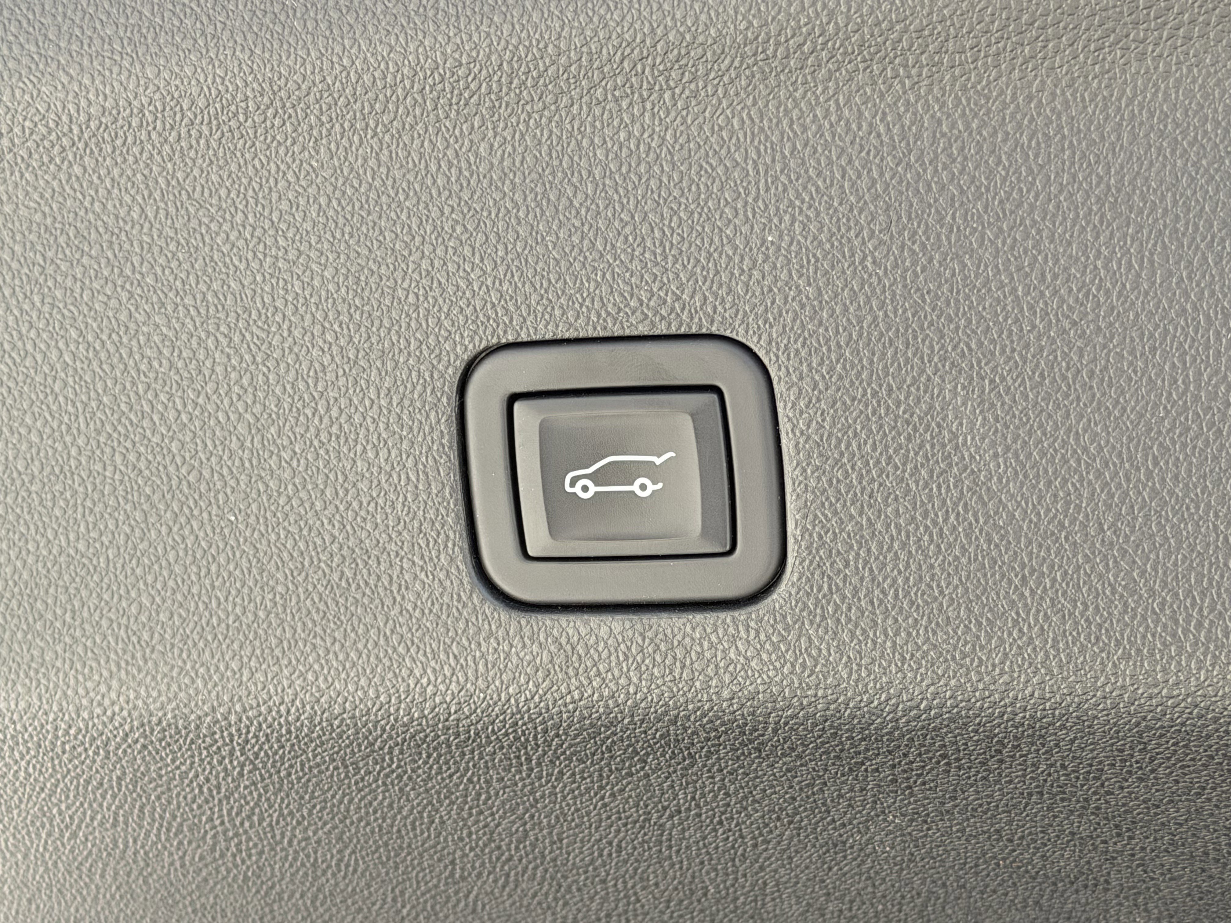 Used 2023 Chevrolet Suburban Premier RWD image 10