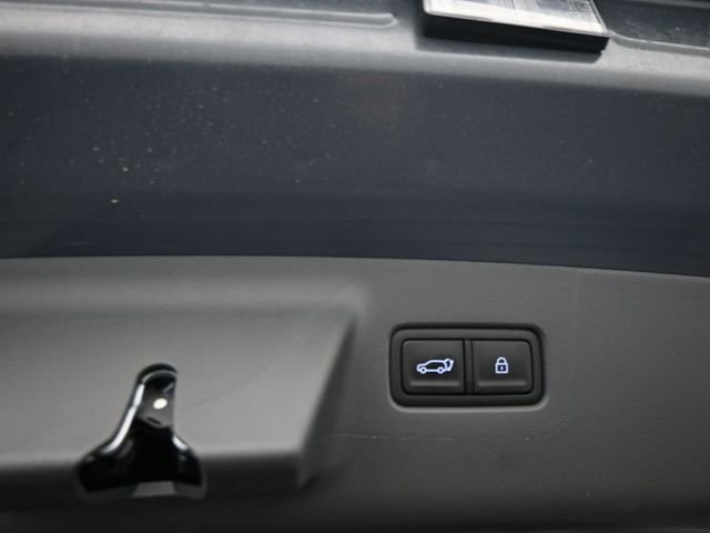 Used 2025 Hyundai Santa Fe SEL FWD image 9