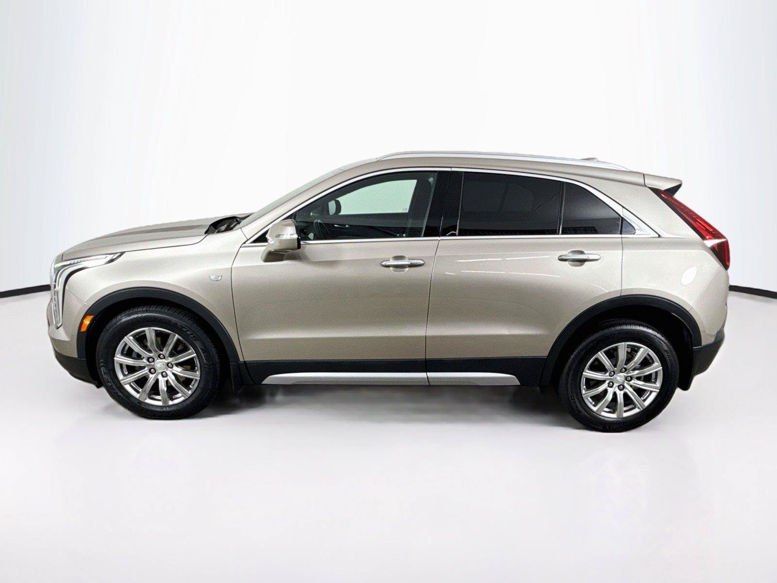 Used 2023 Cadillac XT4 Premium Luxury FWD image 2