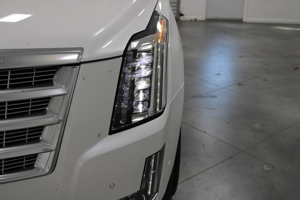 Used 2020 Cadillac Escalade Premium Luxury AWD/4WD image 14