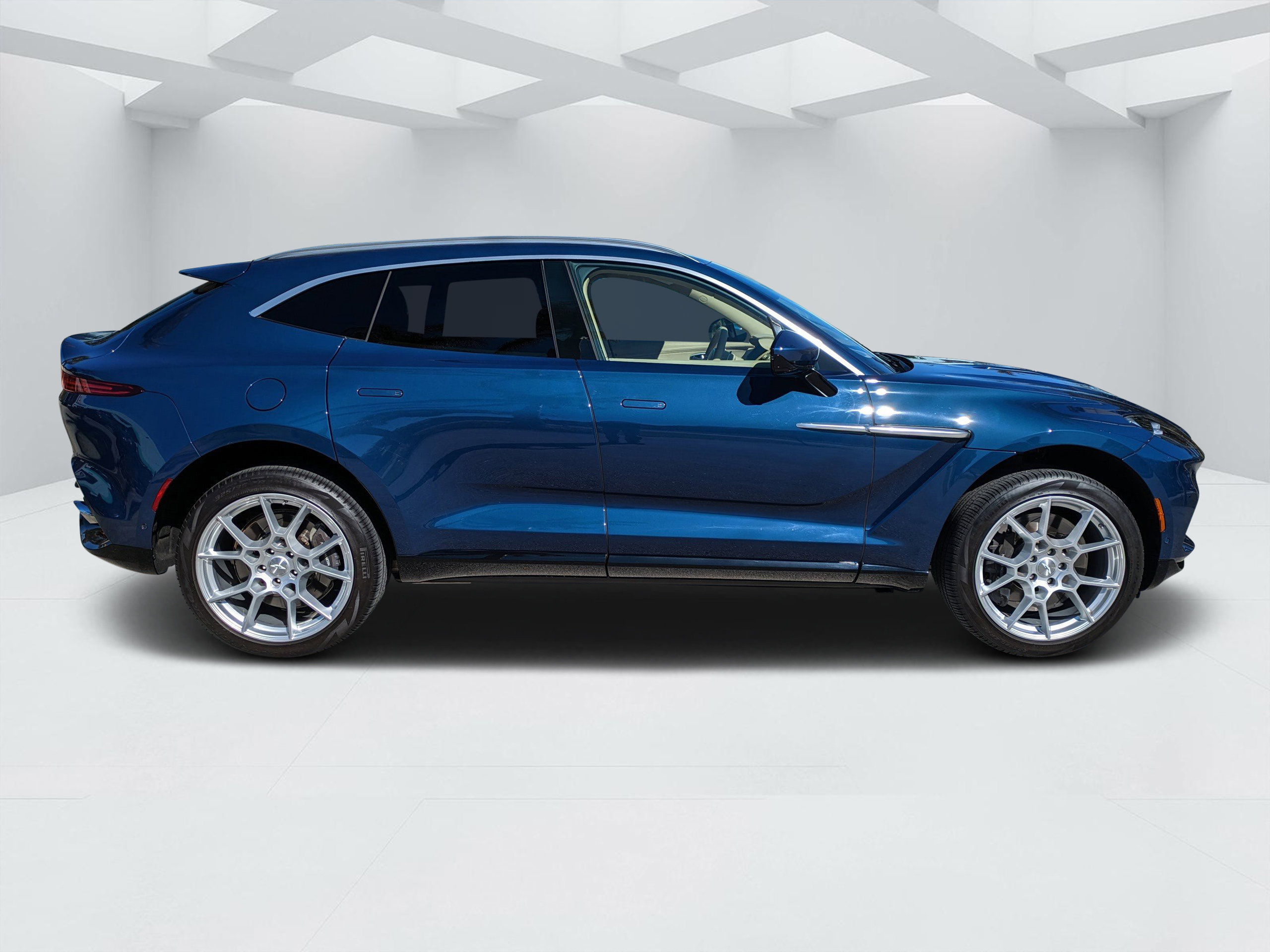 Used 2024 Aston Martin DBX AWD/4WD image 2