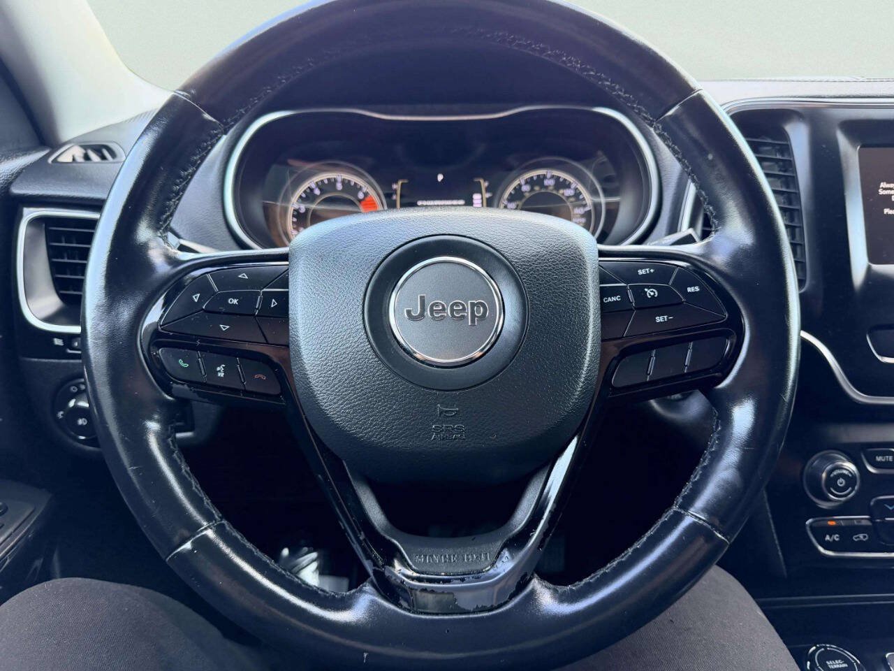 Used 2020 Jeep Cherokee Latitude Plus AWD/4WD image 28