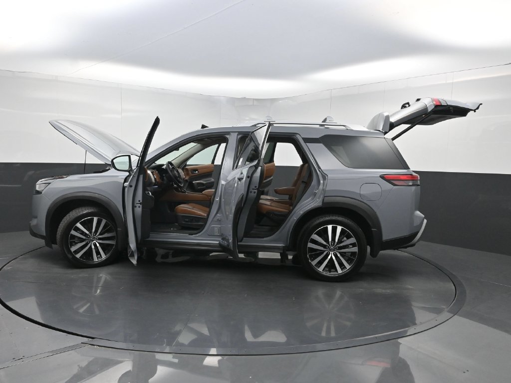 Used 2023 Nissan Pathfinder Platinum AWD/4WD image 41