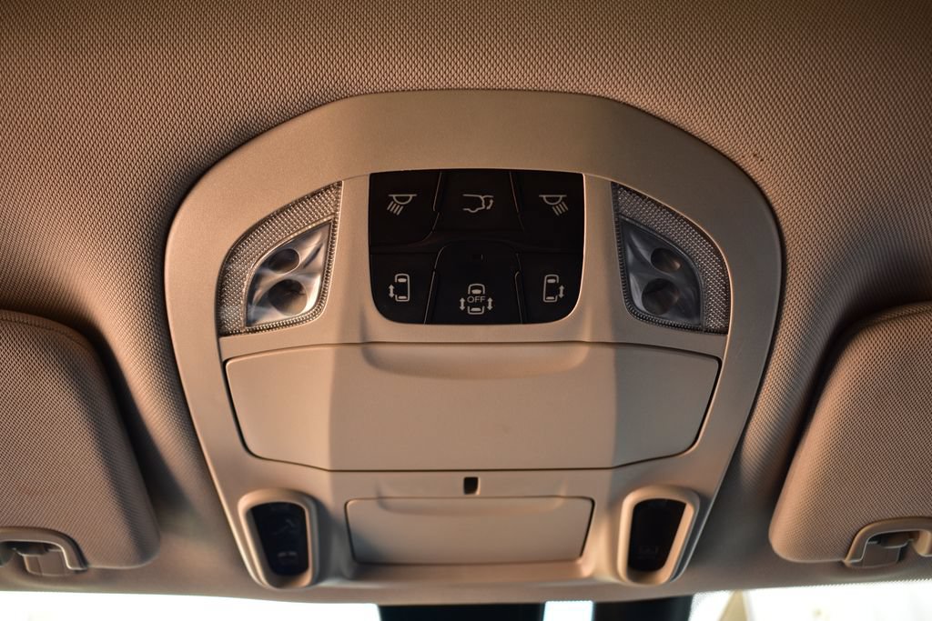 Used 2020 Chrysler Pacifica Limited FWD image 43