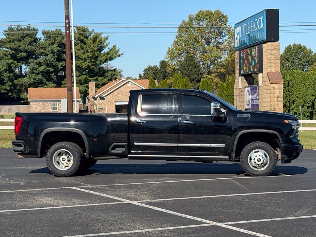 Used 2025 Chevrolet Silverado 3500 High Country w/ High Country Premium Package AWD/4WD image 2