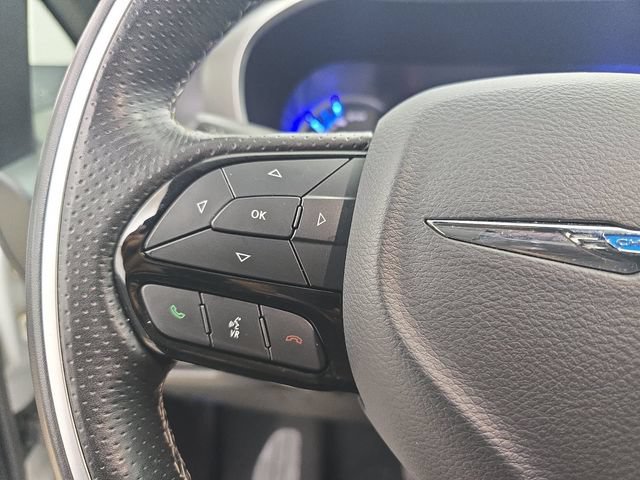 Used 2021 Chrysler Pacifica Limited w/ Uconnect Theater Family Group FWD image 17