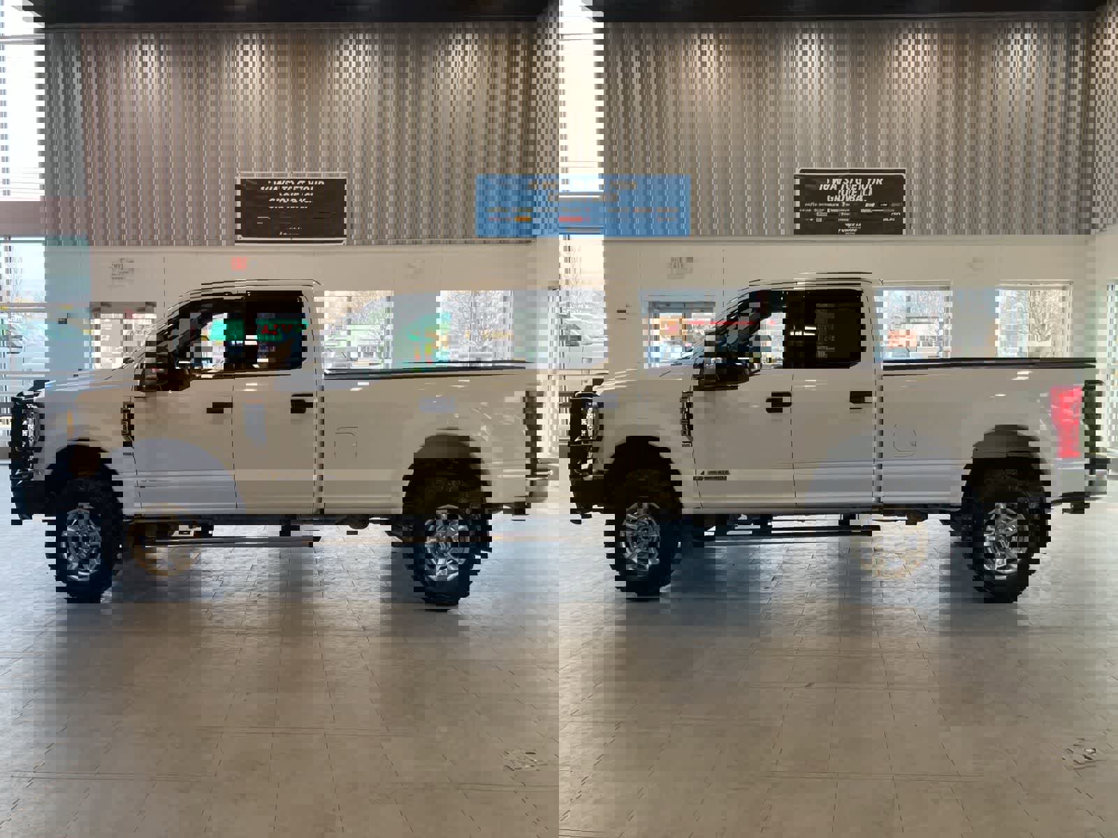 Used 2017 Ford F250 XLT w/ Camper Package image 8